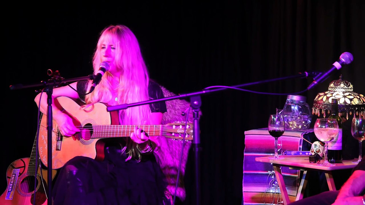 23-11-25 Elliot Hall & Sarah Larkham Head to Head at the Hen & Chicken pt 2