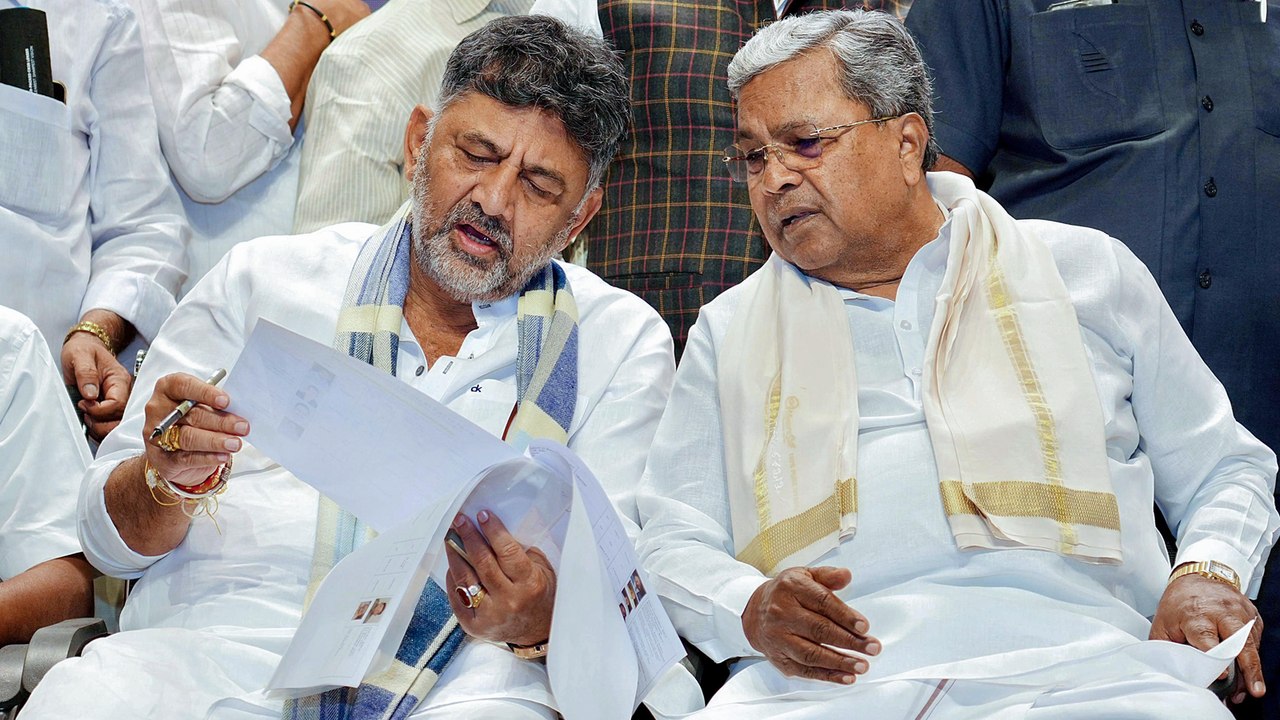 ರಾಜಮಾತೆ ಕೈಯಲ್ಲಿ ಕಟ್ಟಪ್ಪನ ಭವಿಷ್ಯ.. ಒಲಿಯುತ್ತಾ ಪಟ್ಟ..? ಯಾರಿಗೆ ದೆಹಲಿ ದೇಗುಲದ ವರಪ್ರಸಾದ..?