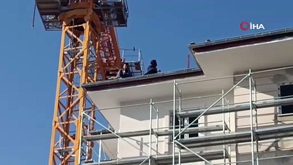 2 işçi intihar girişimde bulunurken diğer işçiler çalışmaya devam etti!