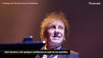 Contrairement à 91% des Français, Alain Souchon continue de se priver d'un objet pourtant très très pratique