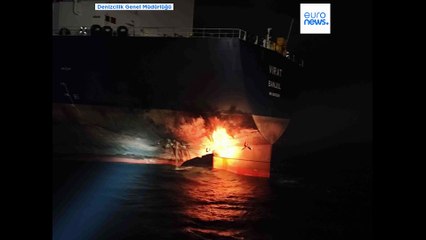 Dois navios da frota sombra russa em chamas no Mar Negro ao largo da Turquia