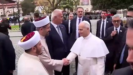 Papa'nın İstanbul turu devam ediyor: Sultanhahmet Camii'ni ziyaret etti