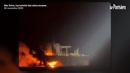 Deux navires de la flotte « fantôme russe » touchés par des explosions en mer Noire