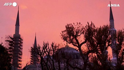 Il Papa visita la Moschea Blu e incontra i capi delle Chiese cristiane