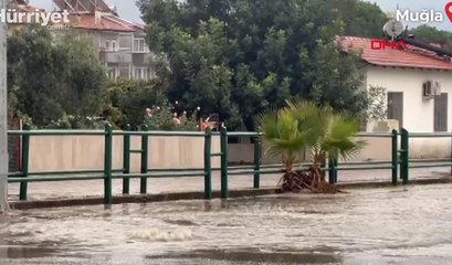 Marmaris’te fırtına etkili oldu, tekneler karaya vurdu