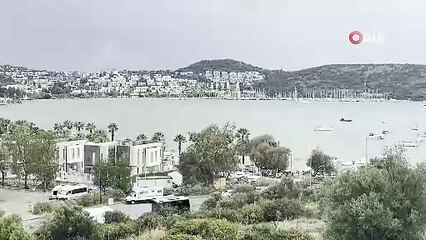 Bodrum’da sağanak sonrası deniz çamura döndü, ikiye ayrılan renk görenleri şaşırttı