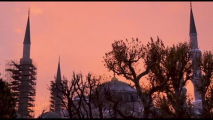 Papa Leone a Istanbul, appello per la pace e visita alla Moschea Blu