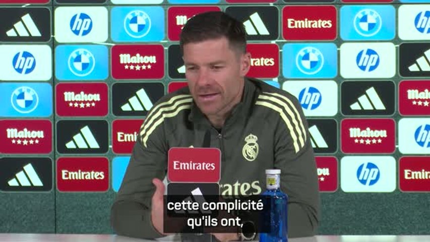 Real Madrid : Xabi Alonso parle d'une complicité "spectaculaire" entre Kylian Mbappé et Vinicius Jr