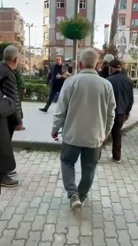 Trabzon'da Orkun Özeller'in söyleşisinde gerginlik: MHP yöneticisini şehit yakınları engelledi