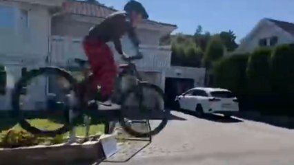 Cyclist experiences a rough crash after ramp collapses but nails it on the second try