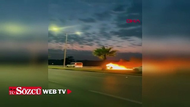 Adana'da seyir halindeki otomobil alev alev yandı; o anlar kamerada