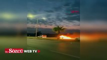 Adana'da seyir halindeki otomobil alev alev yandı; o anlar kamerada