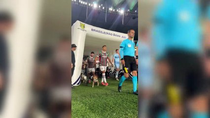 Fluminense FC'de herkes köpekle çıktı o varmış gibi yaptı
