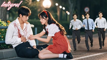 Personne N'Aide Cet Homme Sauf Une Fille Pauvre : C'est Un PDG Qui Veut L'Épouser ! Short Drama VF