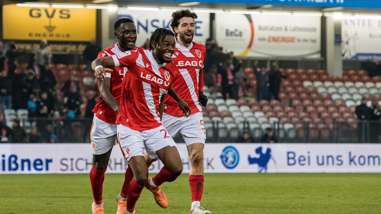 Drei Elfmeter: Cottbus gewinnt hartes Duell gegen Viktoria