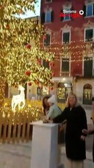 Arrighi -  Il grande albero di Natale in piazza Alberica (29.11.25)