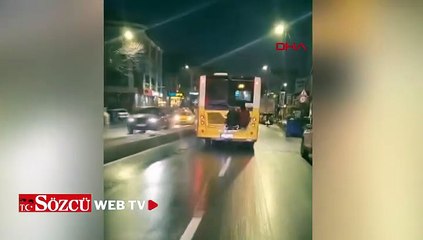Üsküdar’da otobüsün arkasında tehlikeli yolculuk kamerada