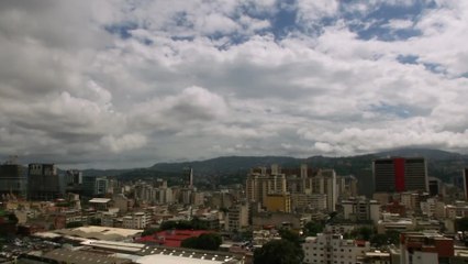 Venezolanos contra Trump tras cerrar el espacio aéreo: "¡Es injusto!"