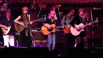 You Ain't Goin' Nowhere (Bob Dylan cover) - Mary Chapin Carpenter, Rosanne Cash & Shawn Colvin (live)