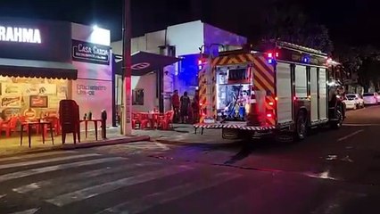Bombeiros combatem princípio de incêndio em bar no Centro de Cascavel