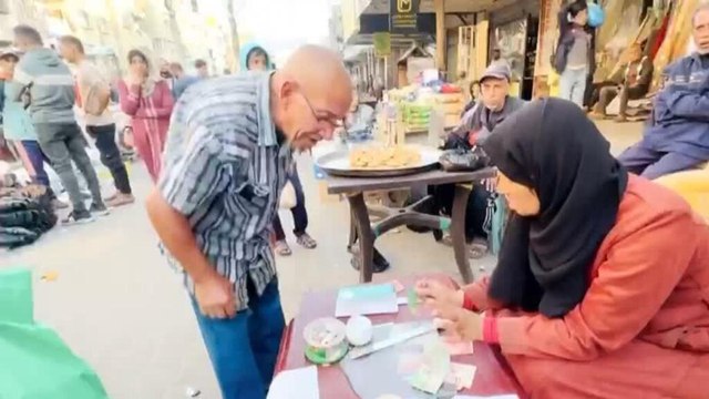 Talleres que restauran billetes en Gaza: oficio creativo para ganar un sustento
