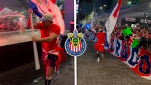 Alan Mozo lidera la porra de la afición de Chivas previo al juego ante Cruz Azul