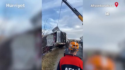 Afyonkarahisar'da yolcu otobüsü devrildi, 2 kişi öldü, 21 kişi yaralandı