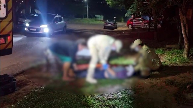 Homem é socorrido após ser encontrado caído na calçada no Cascavel Velho