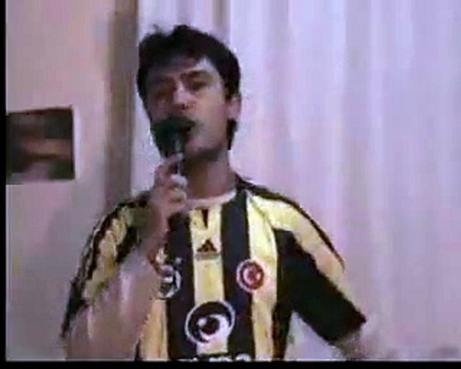 YouTube - fenerbahçenin en büyük amigosu erçük.flv