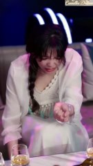 Signing the Divorce, Girl Surprisingly Sees Pop-ups, Realizes Her CEO Hubby Has Loved Her for 10yrs