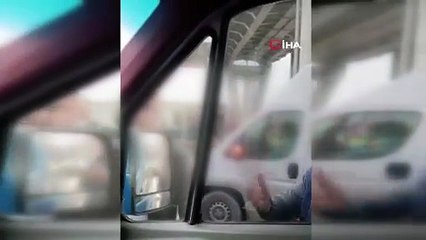 Hırsını alamadı camları böyle yumrukladı!