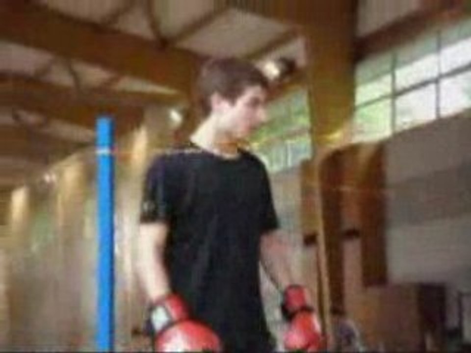 A la boxe .