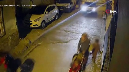 Cani adam küçük çocuğu yerden yere çarpı: O anlar kameralara yansıdı!