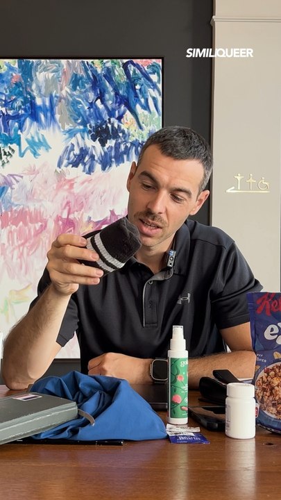 Maxime Andolini nous fais découvrir le contenu de son sac… XXL ! 😏 Toujours prêt pour un peu d’action, l’acteur X nous parle des moyens de prevention qu’il utilise avec ses partenaires !