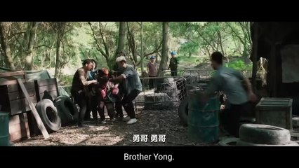 [Forbidden Snake Island] Giant Serpent Attacks Rainforest Cabin! Python Devours Hunters!