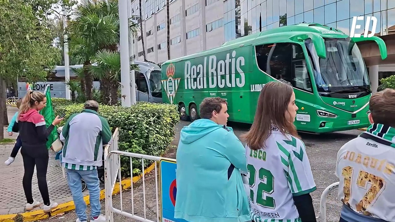 El beticismo espera la salida de los jugadores del Betis