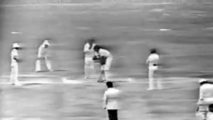 Sarfraz Nawaz 5 off 13 Balls 13 Mins 1 Fours vs Australia in 3rd Test Lahore March 1980