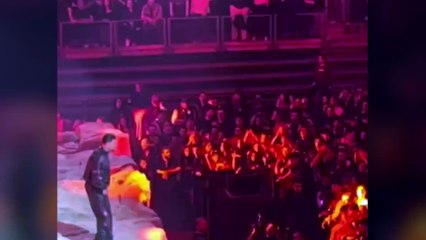 Ünlü rapçinin İstanbul'daki konserinde hayranının kalçası alev aldı