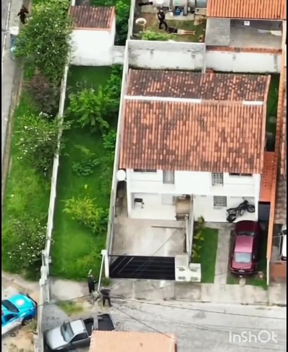Vídeo mostra bandido sendo atacado por pitbull durante fuga