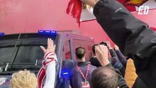 Salida del autobus del Sevilla dirección Derbi