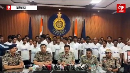 दंतेवाडामध्ये 'लोन वर्राटू' अभियान यशस्वी, 37 नक्षलवाद्यांचे आत्मसमर्पण, 27 जणांवर होतं एकूण 65 लाखांचं बक्षीस!