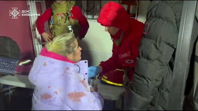 Morti e feriti in nuovi attacchi russi in Ucraina, Zelensky: Sanzioni su petrolio russo