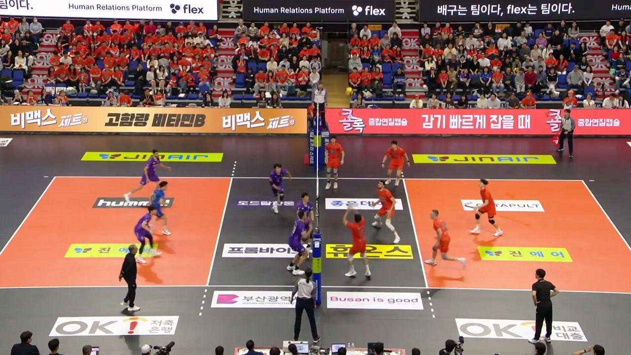 OK저축은행, 우리카드 잡고 4위 도약...IBK 2연승 / YTN