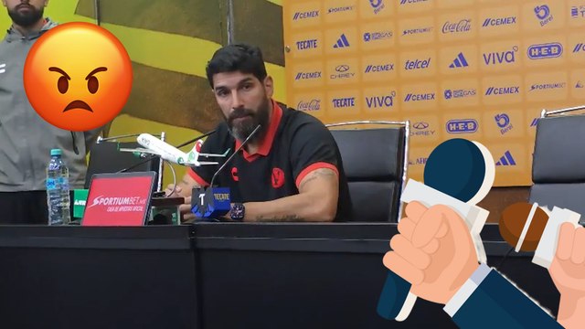 Loco Abreu explota y encara a periodista en plena conferencia tras la eliminación de Xolos en Liguilla