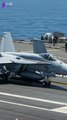 Caça F/A-18 Super Hornet Cai de Porta Aviões do EUA