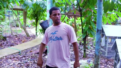 Comia en casa de su ex suegra sin imaginar que la esposa actual le haria esto