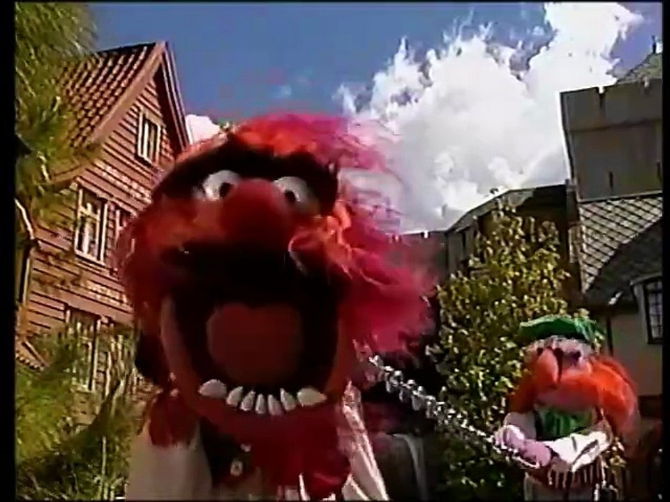 The Muppets At Walt Disney World (1990) [VHS]