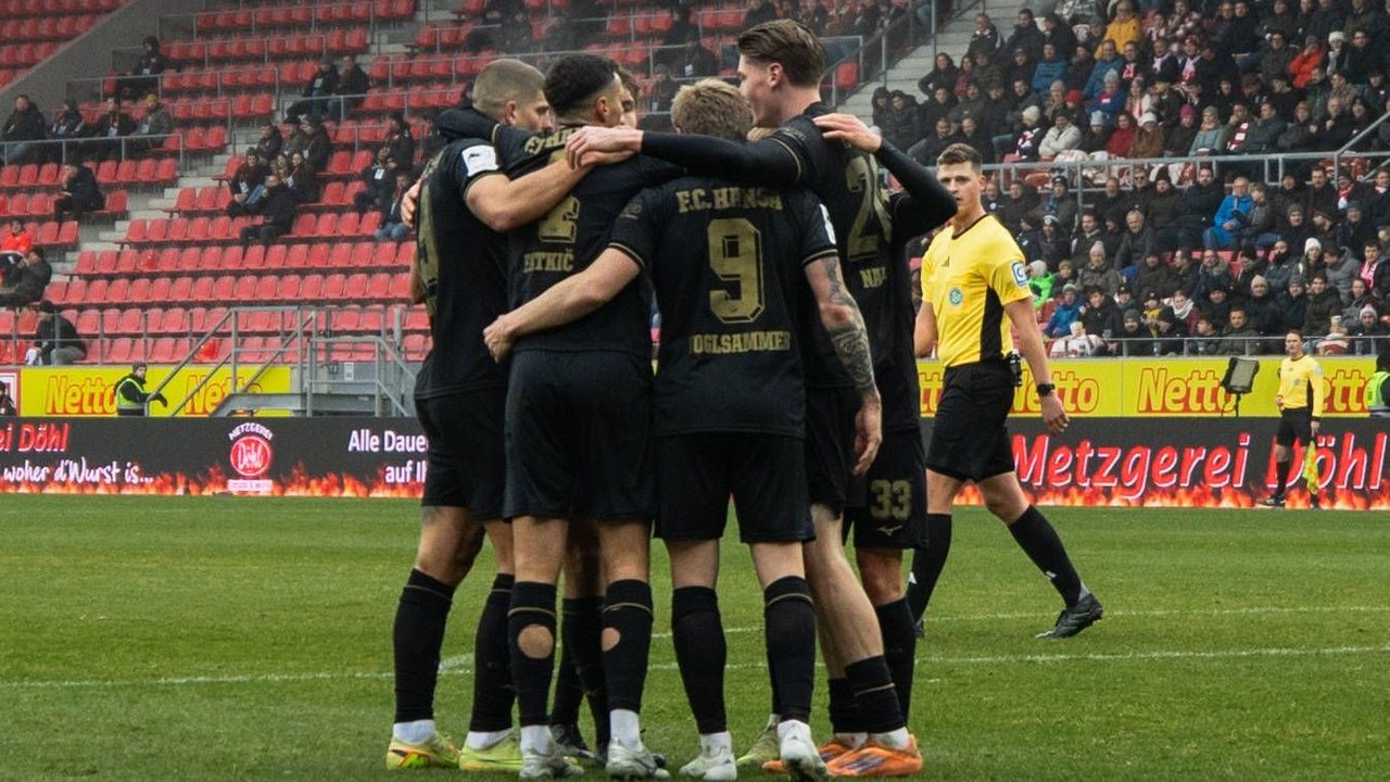 Umstrittener Platzverweis und Elfer-Fehlentscheidung: Jahn verliert gegen Rostock