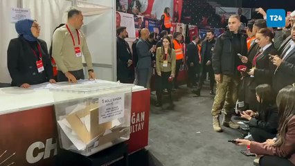 Özgür Özel, kurultayda oyunu kullandı