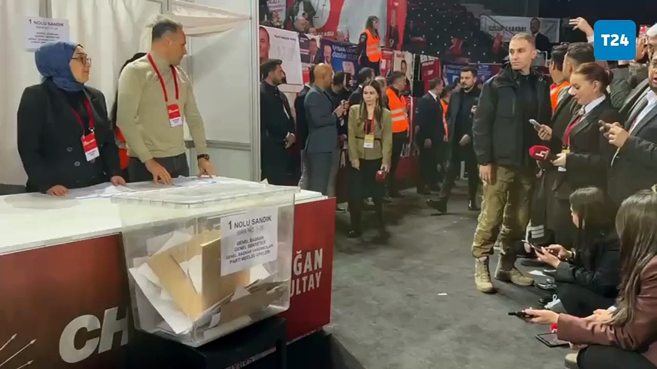 Özgür Özel, kurultayda oyunu kullandı